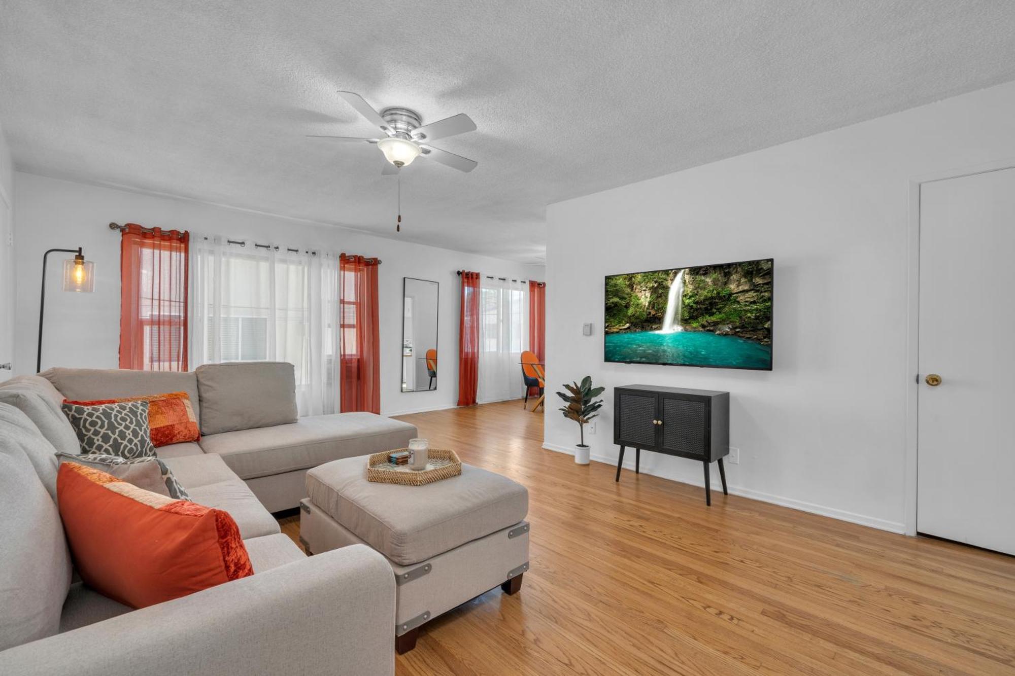 Prime Location 2 Bedroom And 2 Bathroom Retreat In Beverly Hills With Free Parking Appartement